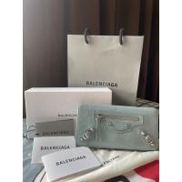 ราคา Use✨BALENCIAGA LONG WALLET✨ ปี 2019 สภาพใช้งาน มีร่องรอยหมุด ขอบมุม (14746479850)