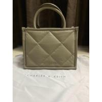 ราคา charles and keith มือสอง ใหม่มากใช้งานน้อยมาก (43974052186)