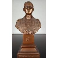 ราคา 23.พระบรมรูปหล่อครึ่งพระองค์ในหลวงรัชกาลที่9 พระบาทสมเด็จพระปรมินทรมหาภูมิพลอดุลยเดช ฉลองพระองค์บรมราชภูษิตาภรณ์ (12637172545)