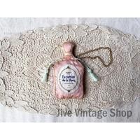 ราคา กระเป๋าใส่เหรียญ/จิปาถะ ออกแบบเป็นรูปขวดน้ำหอม ผ้าซาตินสีชมพุ แต่งพู่สีเขียวพาสเทล น่ารักน่าสะสม มือสองจากตู้ญี่ปุ่น (23485633103)