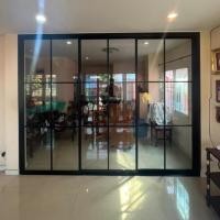 ราคา (ถูกที่สุด)YTประตูกระจกบานเลื่อนซ้อนอิสระ3บาน สไตล์ลอฟท์ อลูมิเนียมสีดำ กระจกใส (6956571522)