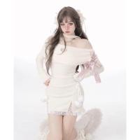 ราคา เดรสสั้นปาดไหล่ฉลุลายหัวใจผ้าไหมพรมร่องสีขาวชายลูกไม้ (28650850420)