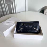 ราคา ยังไม่ได้รวมชาร์จ รบกวนสอบถามก่อนสั่งซื้อ‼️Good condition ‼️ Balenciaga zippy long wallet ปี2016 สภาพดีค่า ใช้งานมาทั่วไ (44161632748)
