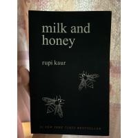ราคา หนังสือ milk and honey by rupi kaur มือสอง ของแท้ (23857148531)