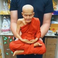 ราคา หลวงปู่ทวด เหยียบน้ำทะลจืด วัดช้างให้ งานไฟเบอร์หุ่นขี้ผึ้ง ใส่ผมจริงห่มจีวรจริง(หน้าตัก9นิ้ว สูง25ซม.) (29924457218)