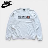 ราคา เสื้อสเวตเตอร์มือสอง Nike อก 44 ยาว 28 (size M) สีขาว ไม่หมอง สภาพใหม่ ไม่มีตำหนิ (55954400429)