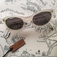 ราคา แว่นตากันแดด แว่นตาวินเทจ แว่นเก่าเก็บยุค 90s รุ่น Old White กรอบพลาสติกสีขาวขุ่น เลนส์สีดำ วินเทจแท้ ไม่มีผลิตอีกแล้ว (4947105464)