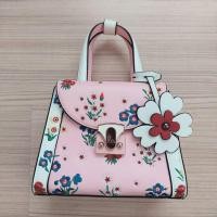 ราคา กระเป๋าถือปักลวดลายดอกไม้มีสายสะพายปรับระดับได้ป้ายLyn around ขนาดความกว้างด้านหน้า7"ครึ่งด้านข้าง4"สูง5"ครึ่ง น่ารักมาก (21120857860)