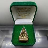 ราคา พระพุทธชินราช รุ่นจอมราชันย์ พิมพ์แต่งฉลุลอยองค์ เนื้อนวะโลหะ วัดพระศรีรัตนมหาธาตุ พิษณุโลก ปี2555 ตลับเดิม สภาพสวย (26204531102)
