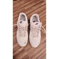 ราคา รองเท้า Nike Air Max Excee in the "Sail/Dark Beetroot" colorway.  ไซส์ 7 หรือ 37  ราคาใหม่ 3,700บาท ส่งต่อ 1,500บาท (49902034658)