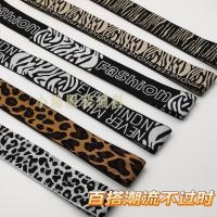 ราคา เอวกว้าง4ซม. เข็มขัดยางยืดพิมพ์ลายเสือดาวอุปกรณ์เย็บขอบเอวหนายืดสูง jacquard ตัวอักษรยางรัด (42300611975)