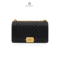 ราคา [ของแท้]CHANEL BOY 10" BLACK CAVIAR GHWมีใบรับประกัน ตรวจสอบได้ทุกใบ ✅ (55901715363)