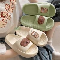 ราคา สไตล์เกาหลี รองเท้าแตะผู้หญิง รองเท้าแบบสวมมาใหม่ ลายหมีน่ารัก พื้นนิ่มใส่สบาย พื้นหนา ใส่สบาย ร้องเท้าน่ารัก มีปลายทาง (22775720448)