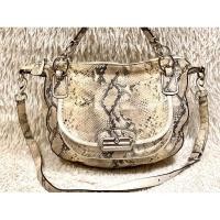 ราคา กระเป๋าหนัง มือสอง แบรนด์ COACH สภาพยังใหม่ มีช่องใส่ของช่องใหญ่ 1 ช่อง ภายในสะอาด (25913264055)