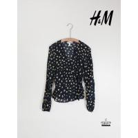 ราคา (พร้อมจัดส่ง) เสื้อเบลาส์ผู้หญิง เสื้อไขว้หน้าผูกเอว แขนยาว H&M ลายดอกไม้สีเหลือง สีกรมท่า สภาพ 85% (41965177099)