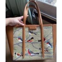 ราคา Charles & Keith Tote ลาย Flora (17590488466)