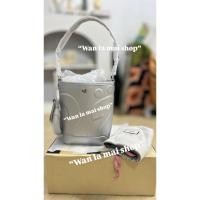 ราคา RallyTheBagMiniWhisperกระเป๋าคอลล่าสุดของแบรนด์Rallyแท้1000%สีSilverLining(สีเงิน)แบบแม่ชมพร้อมส่ง!! (28336202019)