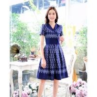 ราคา เดรสผ้าหมักโคลนสีกรมพิมลายขอทรงกระโปรงทวิสสุดฮอตในตอนนี้ แต่งคอปกสูทใส่กระดุมแต่ง (17303429369)