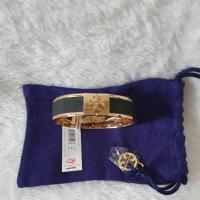 ราคา กำไลข้อมือ Tory Burch color Black/Gold (8625279172)