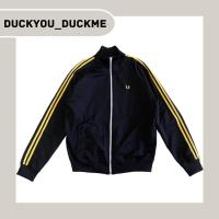 ราคา เสื้อแจ็กเก็ตแขนยาว fred perry สีดำแถบเหลือง (22950273606)