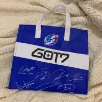 ราคา กระเป๋า EST GOT7 พร้อมลายเซ็นกัซ (4529530189)