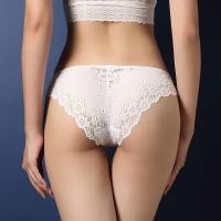 ราคา โล๊ะ ลดล้างสต๊อก Sexy Lace Panty กางเกงในผ้าลูกไม้สีแดง ดำ ขาวสุดเซ็กซี่ เนื้อผ้านุ่ม ไม่ระคายผิว (19908046802)