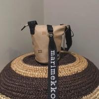 ราคา พร้อมส่ง Marimekko essential Bucket M-Logo bag ของแท้100% กระเป๋าสะพายข้าง ราคาพิเศษ (25392315357)
