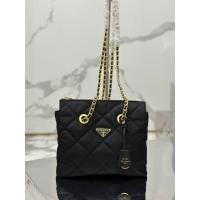 ราคา กระเป๋าร่มชูชีพ PRADA ดีไซน์เพชรและไนลอนแฮนด์เมด พร้อมสายโซ่สีดำสำหรับสะพายไหล่ (53354274987)