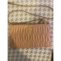 ราคา miu miu ของแท้ กระเป๋าสะพาย ผู้หญิง ขนาด 10*6 (18883426204)