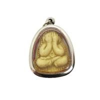 ราคา พระปิดตา หลวงปู่ทิม เนื้อว่าน ฝังพลอยพิมพ์ใหญ่ วัดละหารไร่ เลี่ยมกรอบสแตนเลสแท้พร้อมใช้ / (56805607999)