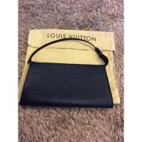 ราคา กระเป๋า LV epi pochette vintage สีดำ (12241617772)