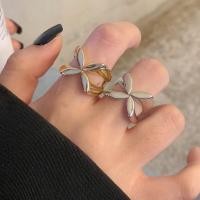 ราคา สไตล์ชาแนล โลหะ เนื้อโคลเวอร์สี่ใบ โพรงบุคลิกภาพ แหวนสำหรับผู้หญิง อิน สไตล์เย็น สามชั้นข้าวสาลีเข็มซ้อนแหวน (41004178446)