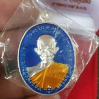 ราคา เหรียญหลวงพ่อรวย รุ่นชนะจน ปี56 เนื้อลงยาแดงและลงยาน้ำเงิน (4636664836)
