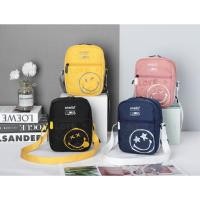 ราคา กระเป๋าสะพายข้าง anello x SMILEY แฟชั่น ผ้ากันน้ำ ช่องเยอะใส่ของได้เยอะ ลายน่ารักใส่ได้ทุกสไตล์ A-953 (25152675475)