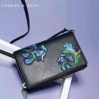 ราคา Charles & Keith Embroidery Bag (Outlet) (212579012)