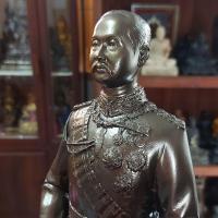 ราคา รูปหล่อ สมเด็จพระจุลจอมเกล้าเจ้าอยู่หัว รัชกาลที่ 5 ทรงเครื่องทหาร ประทับยืน เนื้อทองเหลือง สูง 14.5 นิ้ว (26107209669)