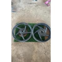 ราคา ล้อแม็กคลิก110i 110คาบูของแท้มือสองมีรอยขีดข่วนตามการใช้งานไม้คดไม่ดุ้งรับปรกันสินค้า (51106267216)