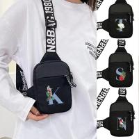 ราคา กระเป๋าสะพายหลังใหม่สำหรับผู้ชายและผู้หญิงกระเป๋าสะพายหลังมัลติฟังก์ชั่นกีฬากลางแจ้งกระเป๋าเป้สะพายหลังตัวอักษรสีฟ้า (28860246234)