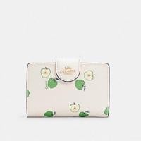 ราคา MEDIUM CORNER ZIP WALLET WITH APPLE PRINT (COACH C4116) IM/CHALK MULTI (22671652892)