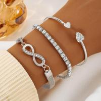 ราคา สร้อยข้อมือแฟชั่น 3 ชิ้น: โซ่คล้องแบบงู เพชรประกาย และกำไล.infinity (40717123277)