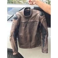 ราคา เสื้อการ์ดหนัง dainese มอเตอร์ไซค์ สีน้ำตาล มือสอง (14351971282)
