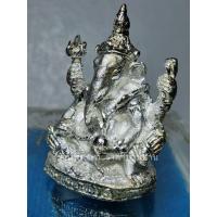 ราคา พระพิฆเนศ รุ่น มั่ง มี ศรี สุข เนื้อสัมฤทธิ์ชุบเงินพ่นทราย ใต้ฐานฝังตะกรุด อุดผงพุทธคุณ และเกษา หลวงปู่หงษ์ ปี 2548 (28220178322)