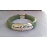 ราคา กำไลหยกพม่าครอบเงิน สีเขียวอ่อนอมข่าว เนื้อแก้วกึ่งเทียน (7629169038)