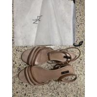 ราคา ส่งต่อรองเท้า LYN แท้ 100000% ออกช้อป size39 สีครีม ก่อนส่งจะเช็ดให้อีกทีค่ะ (15666108094)