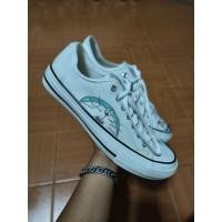 ราคา SHOOPEN สีขาวลายเพ้นท์มือ ไซร้ 42/27 มือสองของแท้(สภาพใหม่) (48700699375)