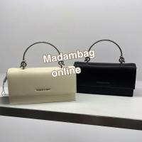 ราคา CHARLES KEITH Metallic Handle Long Wallet กระเป๋าสตางค์ใบยาว กระเป๋าสะพายข้าง (391127231)