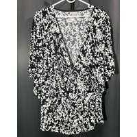 ราคา เสื้อแฟชั่นผ้าเด้งขาวดำแขนกระดิ่งงานป้าย (22761643345)