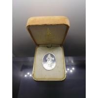 ราคา พระอวโรกิเตศวร เจ้าแม่กวนอิม หลังมังกร เนื้อเงิน วัดบวรนิเวศวิหาร ปี 2535 พร้อมกล่องเดิม (25961160666)