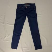ราคา กางเกงยีนส์ GUESS สีน้ำเงินเข้ม (6360619106)