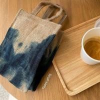 ราคา ถุงใส่ของขวัญ กระเป๋าผ้ากระสอบ สีดิบธรรมชาติ มีซับใน มัดย้อมคราม | ขนาด 6×7×3 นิ้ว (20675208335)